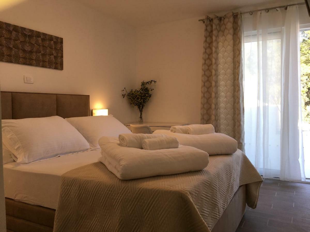 Holiday Hvar Vrbanj ภายนอก รูปภาพ