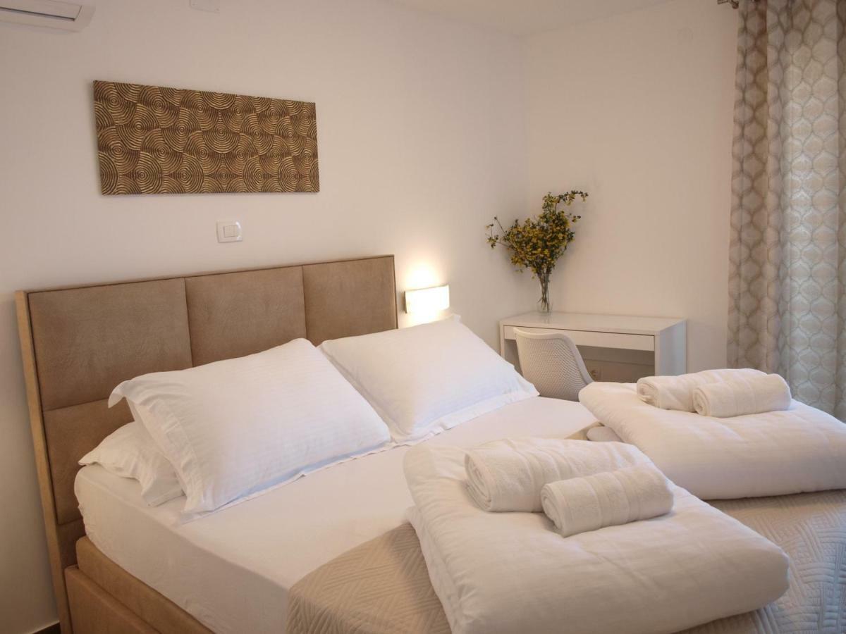 Holiday Hvar Vrbanj ภายนอก รูปภาพ