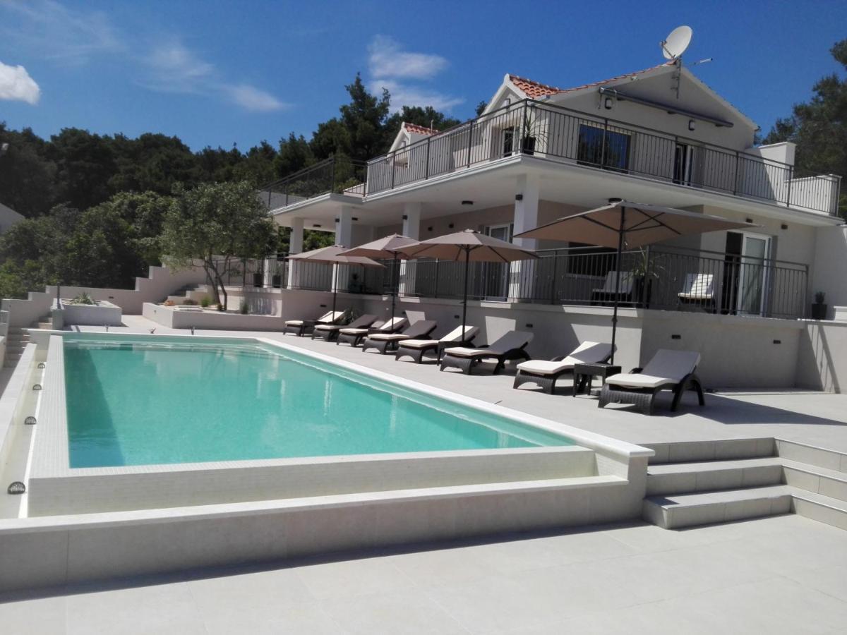 Holiday Hvar Vrbanj ภายนอก รูปภาพ